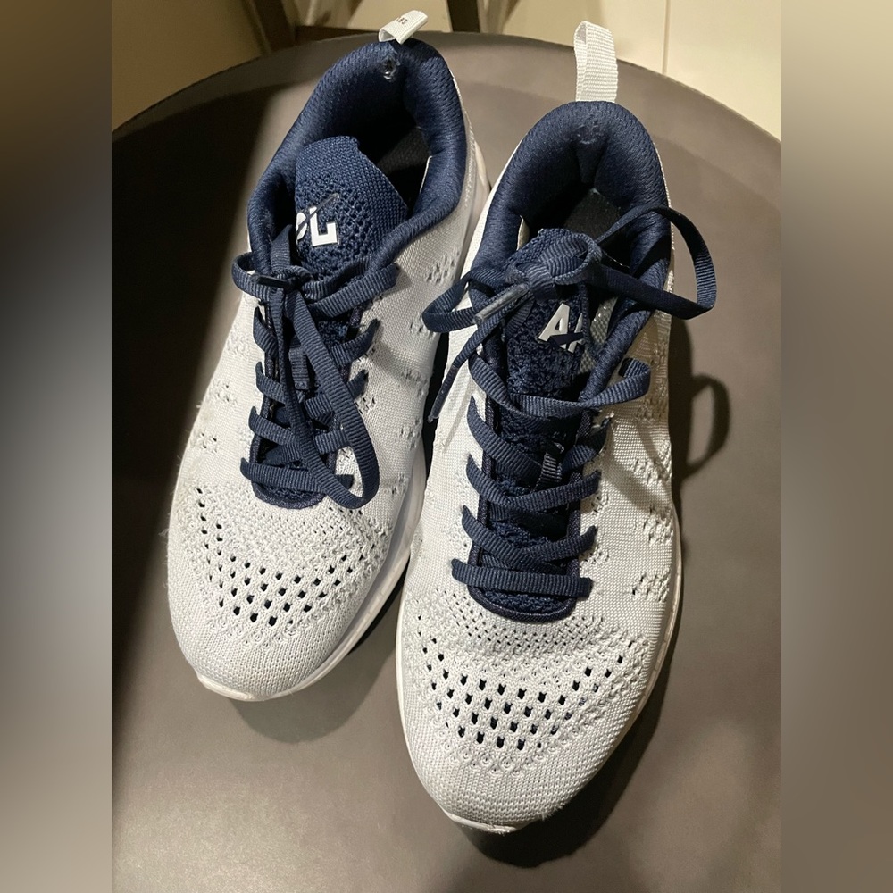 APL shoes